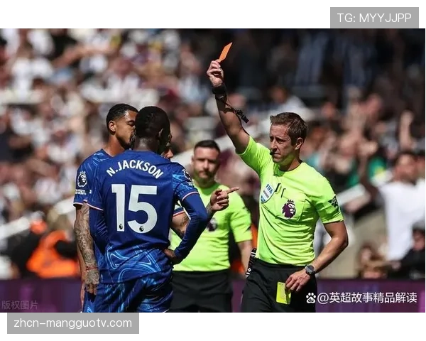 消息：半场战报：十人曼联1-1暂平切尔西，帕尔默破门